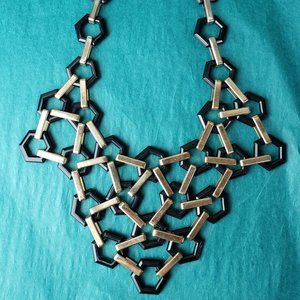 2/15$ Traci Lynn  Statement necklace gold ton and black